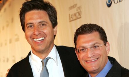 «Tout le monde l&rsquo;aime vraiment. Si vous n&rsquo;aimez pas Ray Romano, vous êtes le cinglé », déclare Rory Rosegarten, producteur exécutif