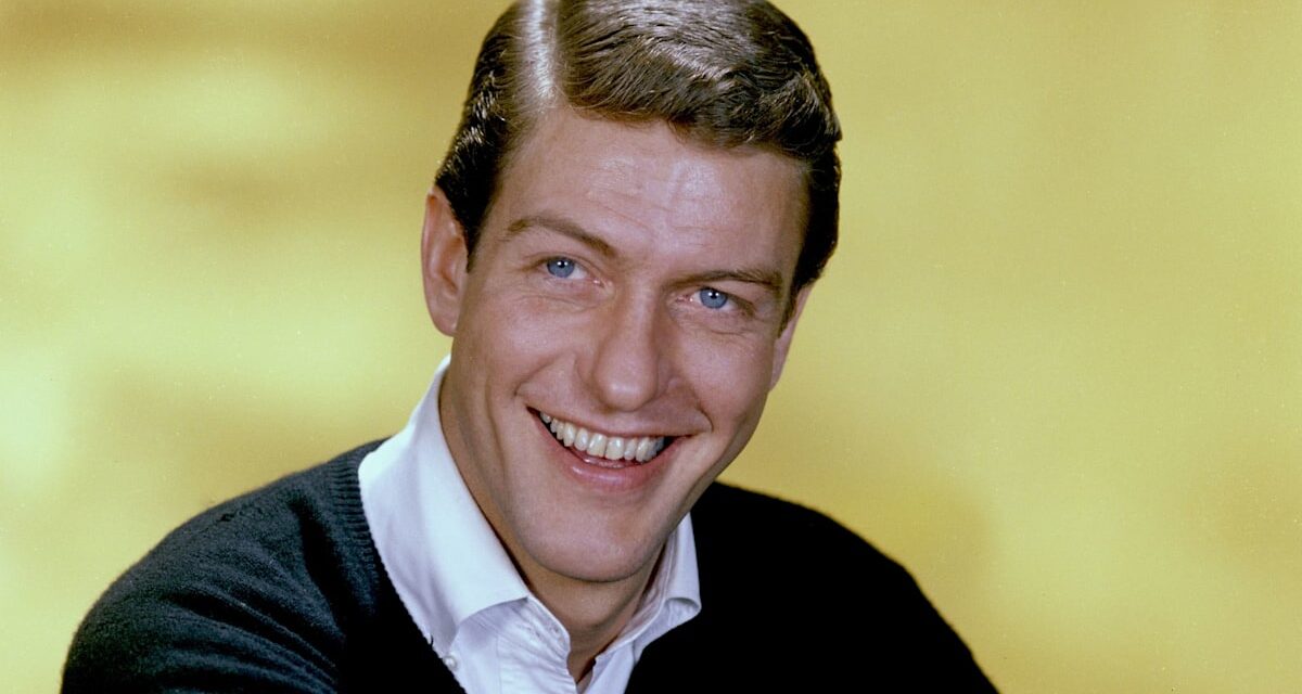 La carrière de Dick Van Dyke au fil des années alors que l&rsquo;acteur emblématique fête ses 100 ans