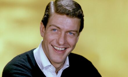 La carrière de Dick Van Dyke au fil des années alors que l&rsquo;acteur emblématique fête ses 100 ans