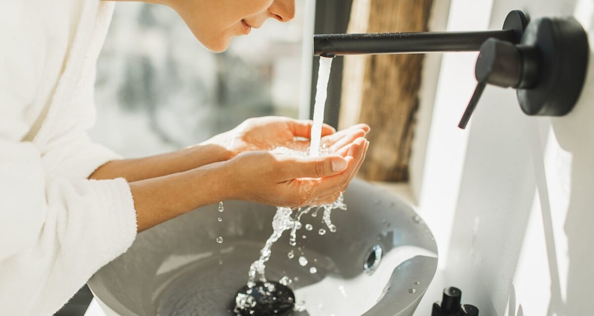 La tendance virale des soins de la peau contre laquelle les dermatologues mettent en garde : 6 raisons de l&rsquo;éviter