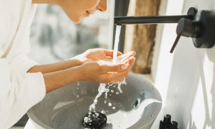 La tendance virale des soins de la peau contre laquelle les dermatologues mettent en garde : 6 raisons de l&rsquo;éviter