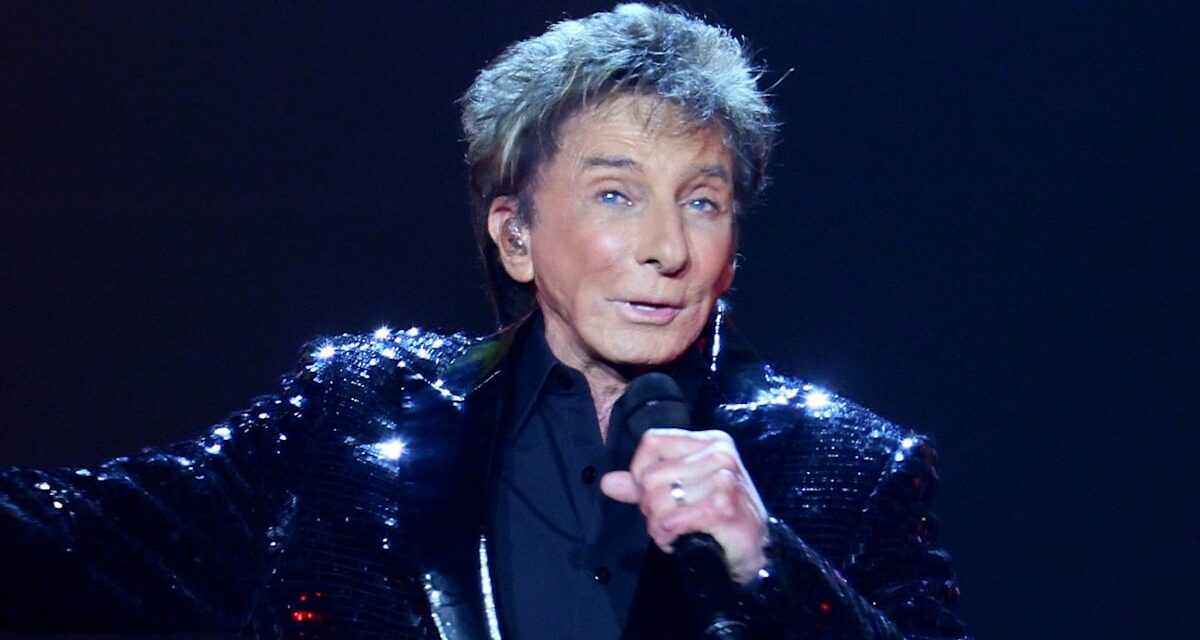Barry Manilow, 82 ans, révèle un diagnostic de cancer du poumon et annule ses dates de tournée en raison d&rsquo;une opération chirurgicale