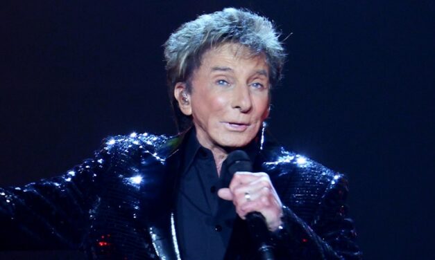 Barry Manilow partage une mise à jour « très déprimante » sur sa santé alors qu&rsquo;il est obligé d&rsquo;annuler davantage de spectacles alors qu&rsquo;il se rétablit d&rsquo;un cancer