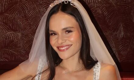 Holly Ramsay impressionne en lingerie et en voile en cascade au milieu d&rsquo;un drame familial