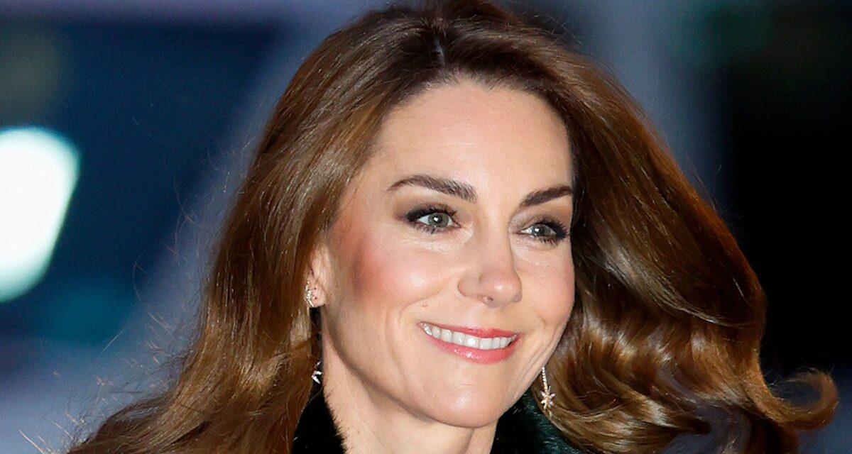 La robe de Noël au-dessus du genou de Kate Middleton qu&rsquo;elle ne porterait jamais maintenant