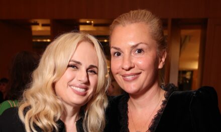 Rebel Wilson attend le bébé non. 2 – Regardez la révélation de la grossesse de sa femme Ramona Agruma