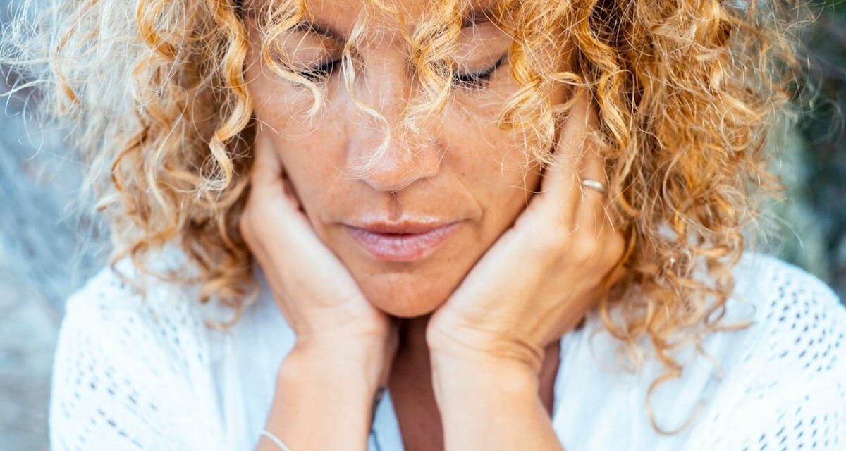 Signes silencieux que votre cortisol est élevé – et comment le réduire naturellement