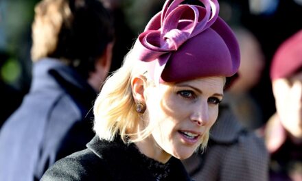 Zara Tindall est l&rsquo;image de l&rsquo;élégance royale lors de la promenade du jour de Noël