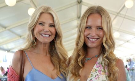 Christie Brinkley et sa fille Sailor pourraient être sœurs lors d&rsquo;un moment correspondant sur le tapis rouge