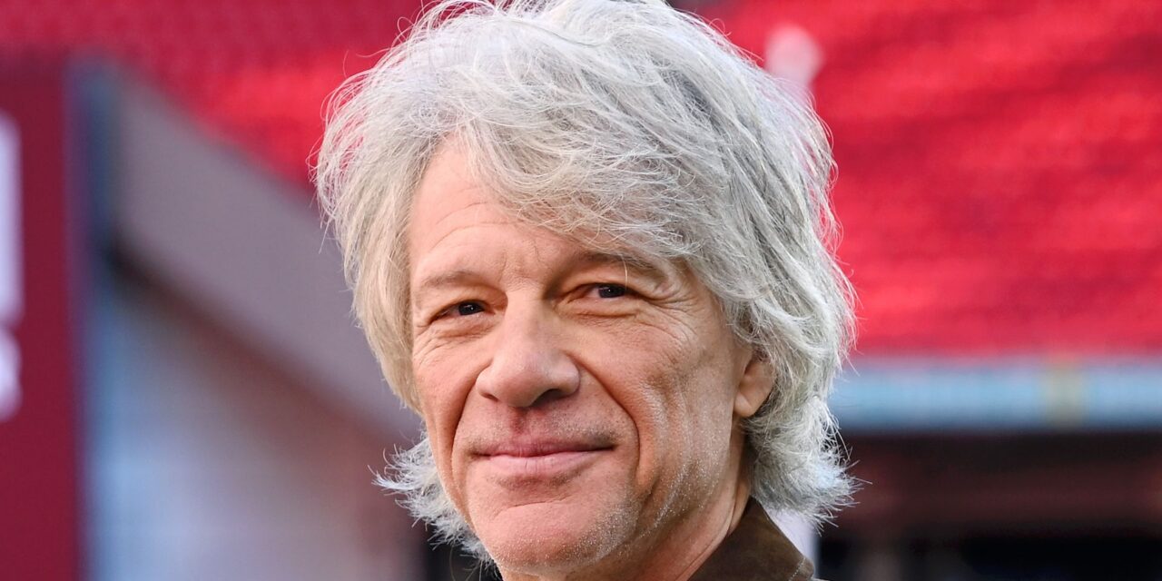 Le salaire surprenant de Jon Bon Jovi pour son premier emploi à 18 ans incite les fans à dire la même chose