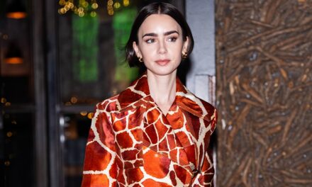 Lily Collins plaide en faveur de la corseterie dans un look suave en tailleur et bottes