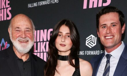 Les enfants de Rob Reiner, Jake et Romy, marquent pour la première fois leur famille douce-amère avec une sortie à la plage