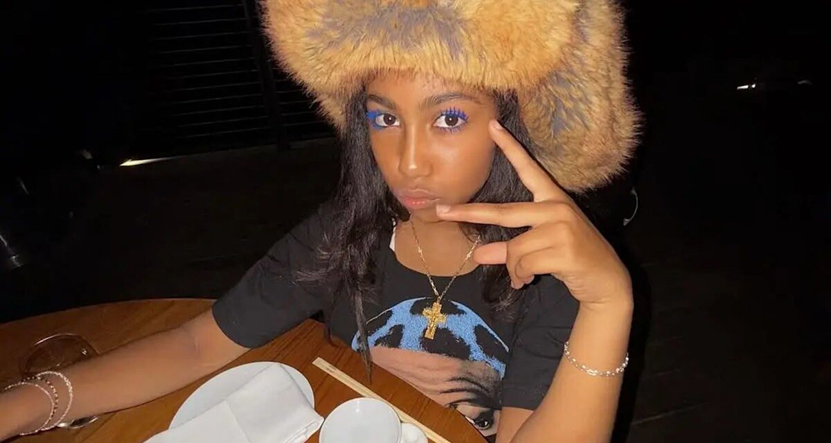 North West, la fille de Kim Kardashian, fait parler les fans alors qu&rsquo;elle partage un rare selfie avec sa belle-mère
