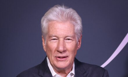 Le beau-fils rarement vu de Richard Gere célèbre un moment marquant sur une jolie photo