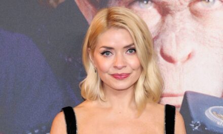 Les années d&rsquo;enfer de Holly Willoughby – du harceleur et des troubles de carrière à l&rsquo;accident d&rsquo;horreur