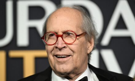 Chevy Chase partage une mise à jour déchirante sur sa santé après son séjour à l&rsquo;hôpital