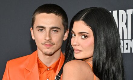 Timothée Chalamet a une réponse énigmatique à d&rsquo;autres jumelages sur tapis rouge avec sa « partenaire » Kylie Jenner