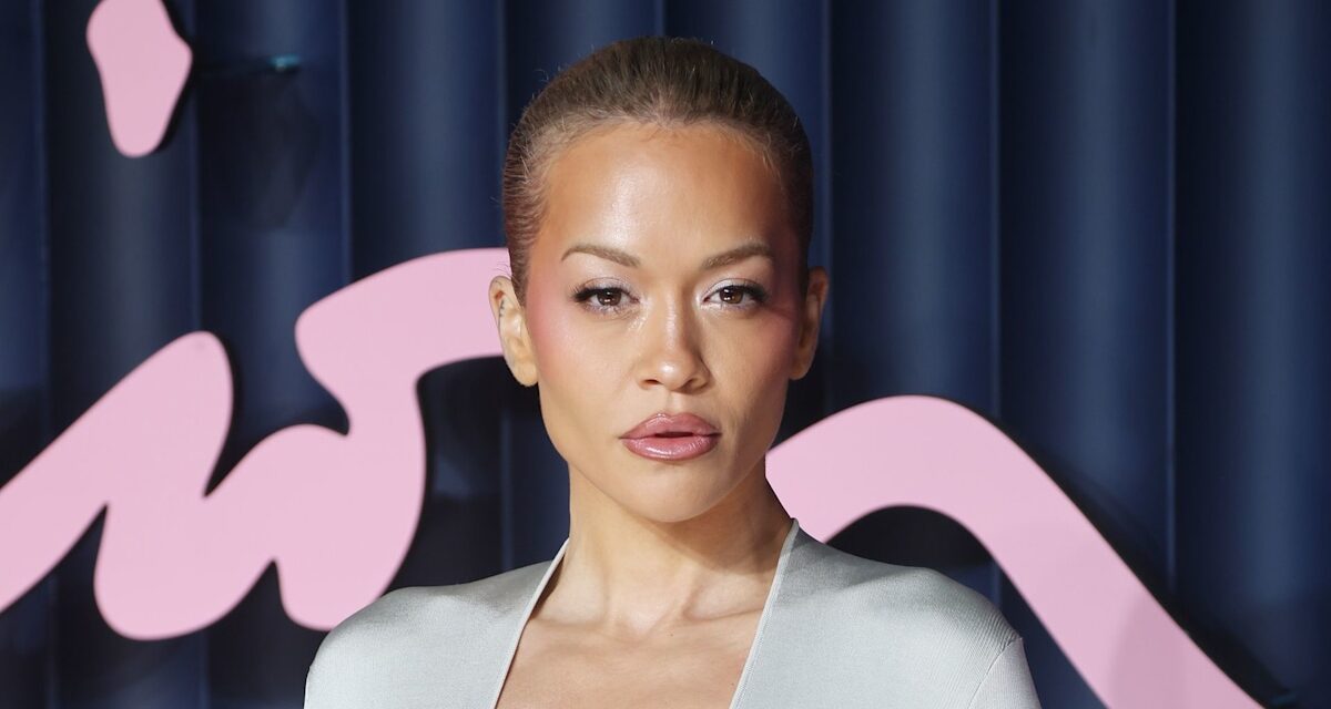 10 robes nues repérées sur le tapis rouge des Fashion Awards