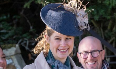 Le clin d&rsquo;œil de Lady Louise Windsor à l&rsquo;oncle le roi Charles avec son choix d&rsquo;accessoire d&rsquo;hiver