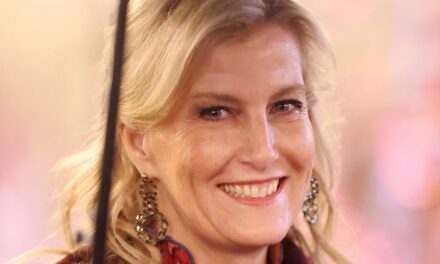 La duchesse Sophie change de style hivernal avec un pantalon tendance « optimiste »