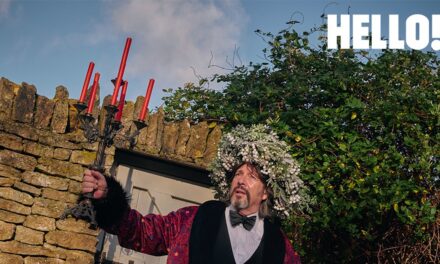 Code vestimentaire du jour de Noël de Laurence Llewelyn-Bowen et projets de « gin au lit » dans une maison multigénérationnelle des Cotswolds – exclusif