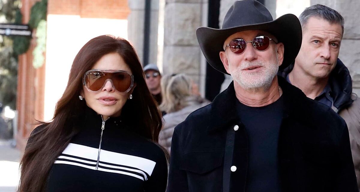 Jeff Bezos fait tourner les têtes avec un nouveau look alors que Lauren Sanchez double pour une Kardashian sur de nouvelles photos