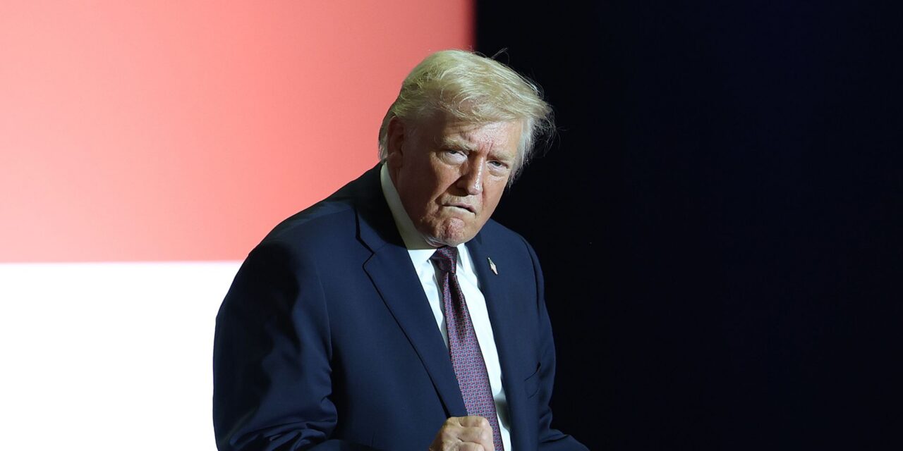 Le président Donald Trump décrit la « culotte parfaite » de sa femme Melania lors d&rsquo;un raid du FBI