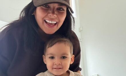 Rencontrez le seul enfant de Scarlett Moffatt avec son ancien partenaire policier Scott