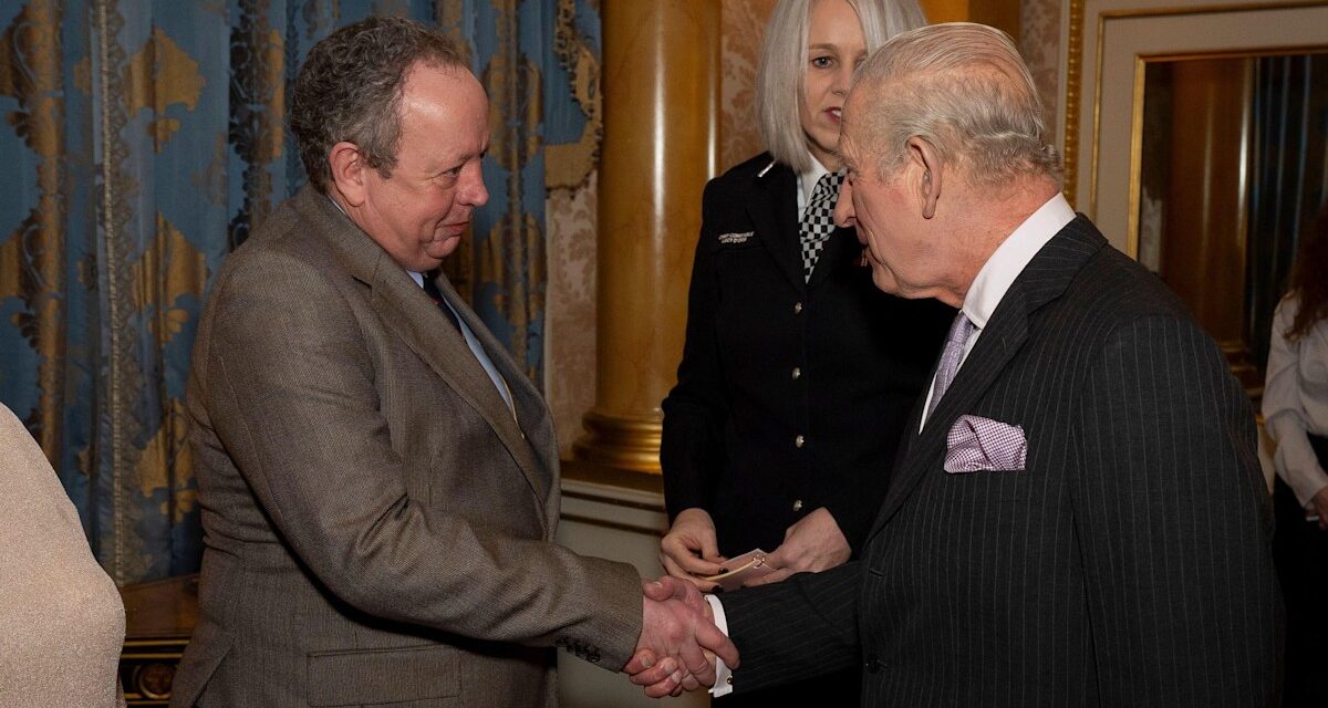 Le roi Charles rencontre les survivants du train poignardé à Huntingdon lors d&rsquo;un échange émouvant