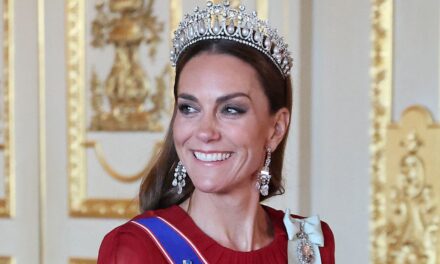 La broche historique de Kate Middleton est un accessoire incontournable en 2025