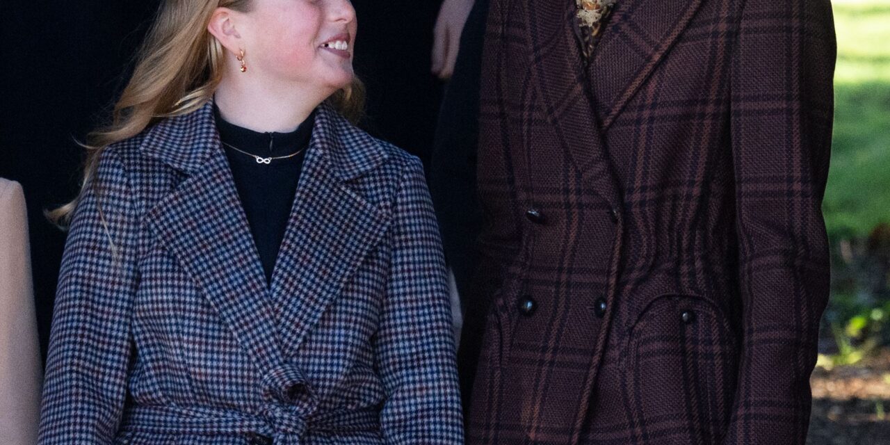 La princesse Kate embrasse Mia Tindall lors d&rsquo;une réunion de famille royale festive