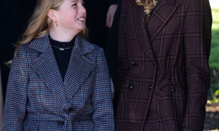 La princesse Kate embrasse Mia Tindall lors d&rsquo;une réunion de famille royale festive