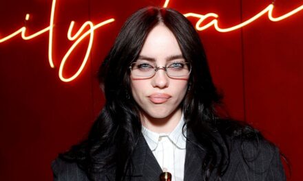 Billie Eilish semble méconnaissable sur une photo spéciale lors de cette journée marquante