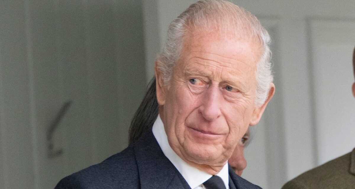 Les fans du roi Charles ne sont pas d&rsquo;accord sur le sapin de Noël de 20 pieds dans la maison royale