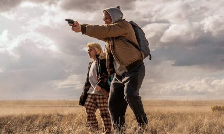 Le thriller mystérieux « inoubliable » She Rides Shotgun prend d&rsquo;assaut les charts