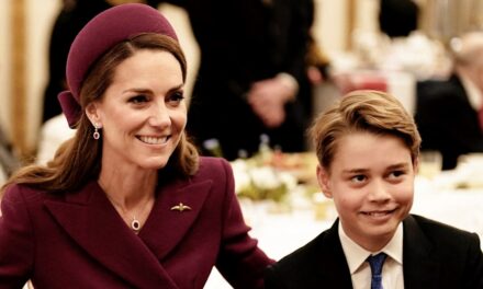 Prince George est le « portrait craché » de maman Kate sur de nouvelles photos – voir l&rsquo;étrange comparaison des jours d&rsquo;école