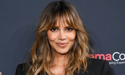 Les stars d&rsquo;Hollywood révèlent leurs secrets en matière de maillots de bain d&rsquo;hiver – y compris l&rsquo;entraînement brutal « cinq jours par semaine » de Halle Berry