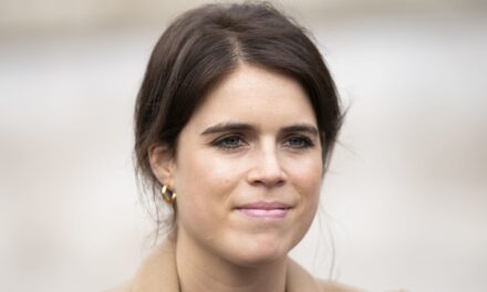 La tenue de baptême de la princesse Eugénie est une masterclass pour équilibrer tradition et tendances hivernales