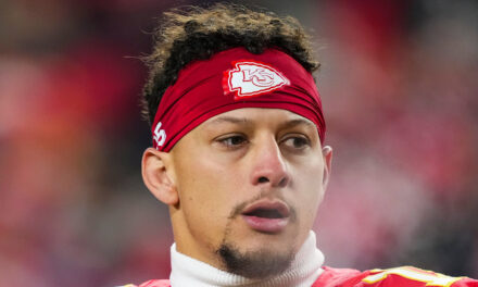 Patrick Mahomes brise le silence sur une blessure douloureuse après que les Chiefs ont raté les séries éliminatoires lors du dernier match de la saison