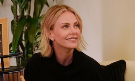 La star oscarisée Charlize Theron, 50 ans, n&rsquo;a pas d&rsquo;âge sur de superbes nouvelles photos