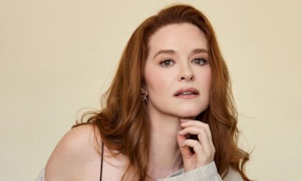 Sarah Drew de Mistletoe Murders révèle ses traditions de Noël – et pourquoi avoir 40 ans « a tout changé » – en exclusivité