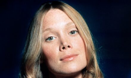 La star ultra-privée des années 80 fait une rare apparition pour célébrer son mari depuis 51 ans