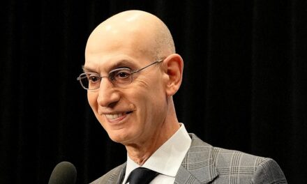 À l’intérieur de la valeur nette et du salaire impressionnants du commissaire de la NBA, Adam Silver