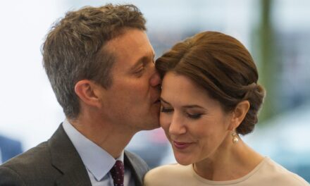 L&rsquo;hommage secret de la reine Mary au mariage royal caché dans le sapin de Noël