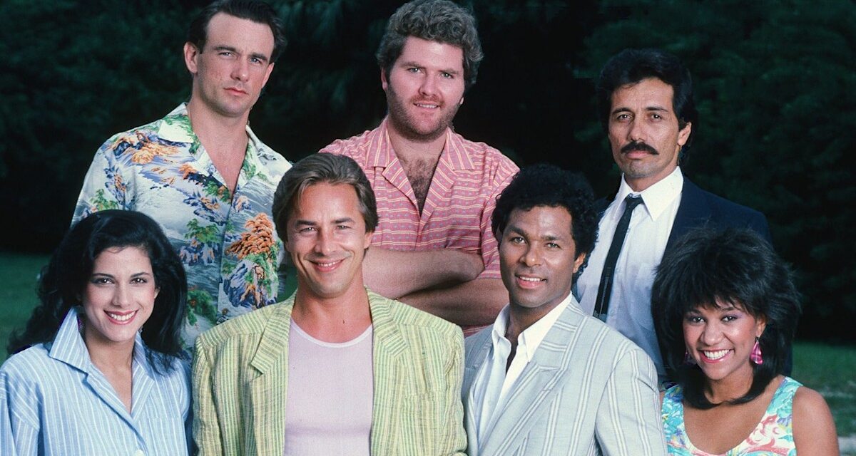 La star de Miami Vice a toujours l&rsquo;air incroyablement jeune alors qu&rsquo;il célèbre son 76e anniversaire