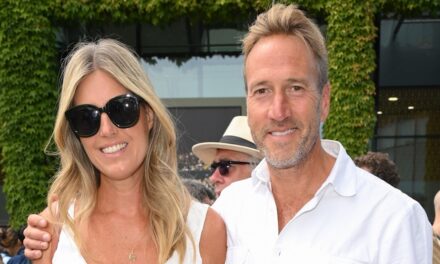 Ben Fogle partage un aperçu de l&rsquo;arbre de Noël familial dans un salon confortable avec sa femme Marina