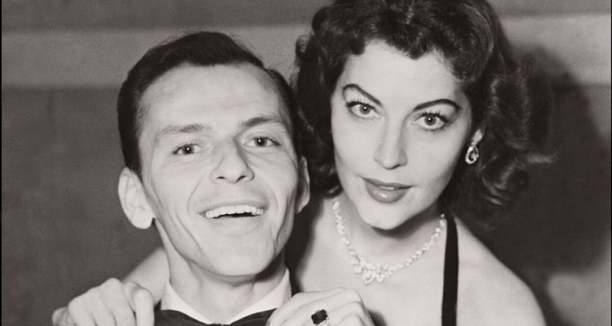 Découvrez la maison emblématique du modernisme de Frank Sinatra à Palm Springs, où les stars de cinéma affluaient