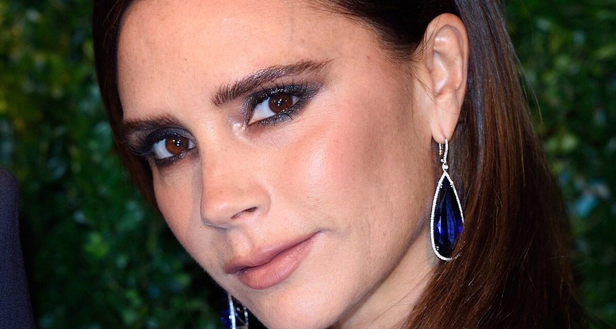 Le moment de mode « sirène » de Victoria Beckham à 1,2 000 £ au mariage de Holly Ramsay