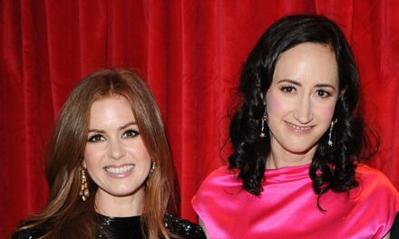 Isla Fisher a le cœur brisé par la mort de l&rsquo;auteure accro du shopping Sophie Kinsella à 55 ans – lisez son hommage