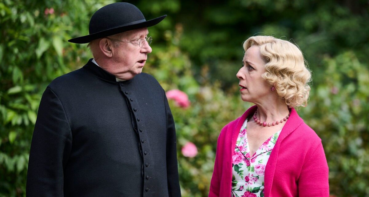 Le drame policier « brillant » et confortable de la BBC, Father Brown, est de retour – et c&rsquo;est plus tôt que vous ne le pensez